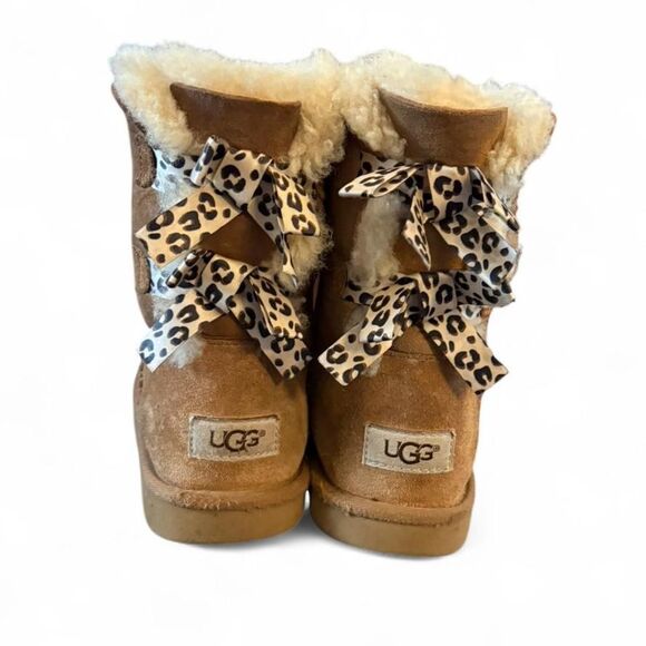 Womens Ugg Bailey Bow Boots SZ 5 - Picture 2 of 4